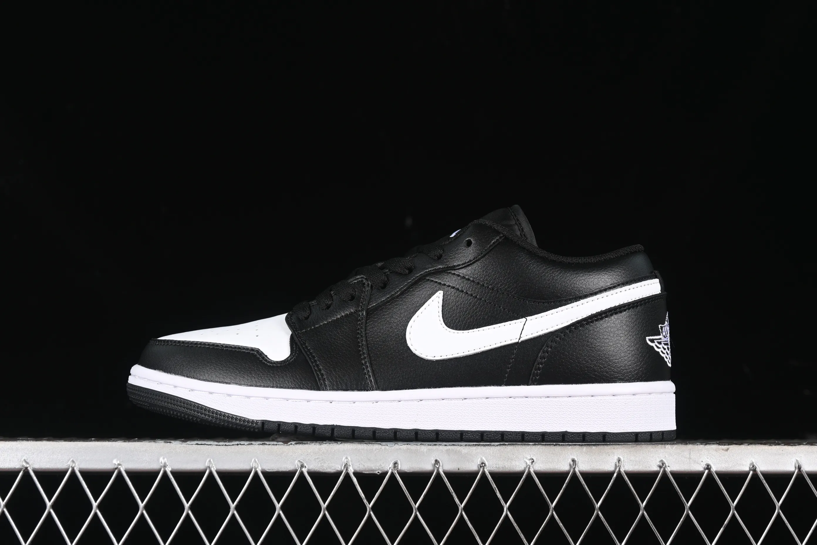 All categories Air Jordan Jordan series basketball shoes Air Jordan 1 Low Air Jordan 1 Low AJ1 Joe 1 black and white low-top retro basketball shoes 553558-043